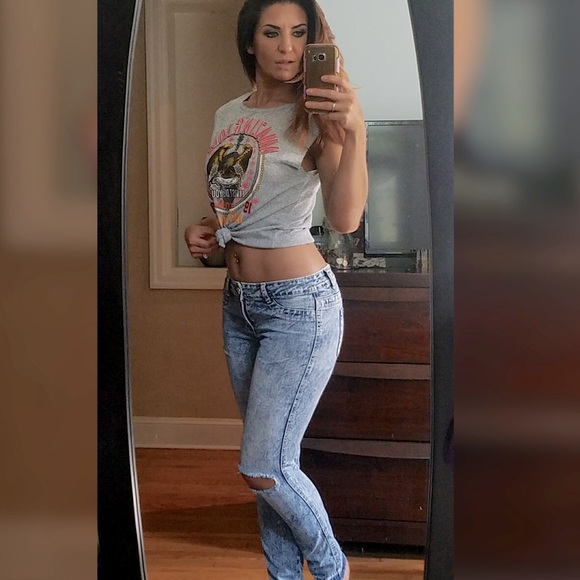 Sleeveless Rocker Tee - Picture 6 of 6